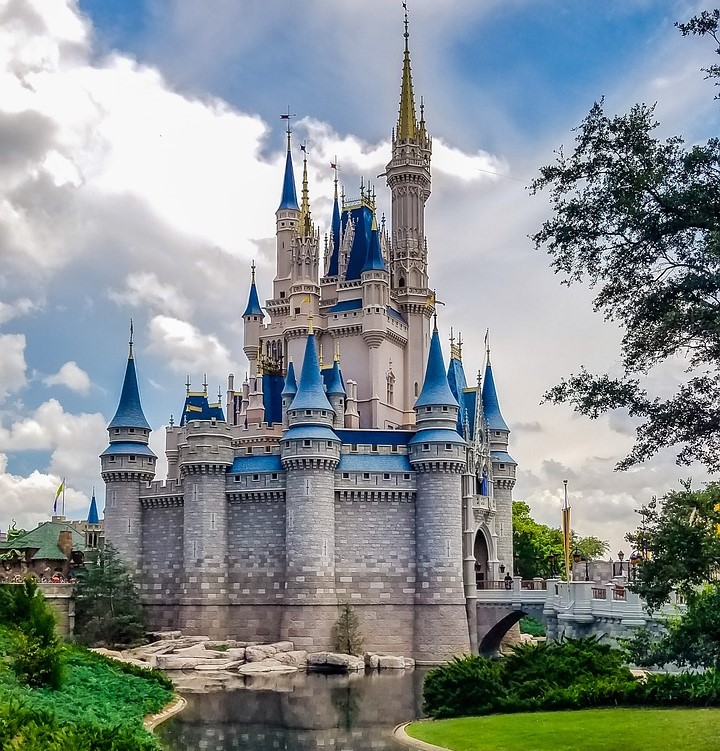 Picture of magic kingdom castle to introduce Disney Jigsaw Puzzle topic